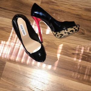 Steve Madden Black/red peep toe pumps/ heels